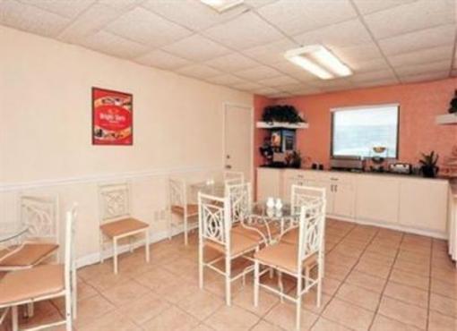 фото отеля Econo Lodge Winnie