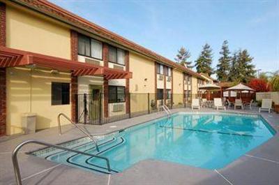 фото отеля BEST WESTERN Town & Country Lodge