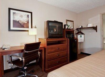 фото отеля Quality Inn & Suites Matthews