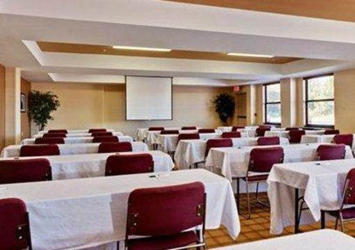 фото отеля Quality Inn & Suites Matthews