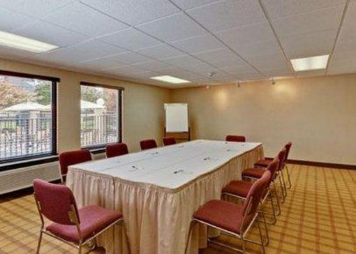 фото отеля Quality Inn & Suites Matthews