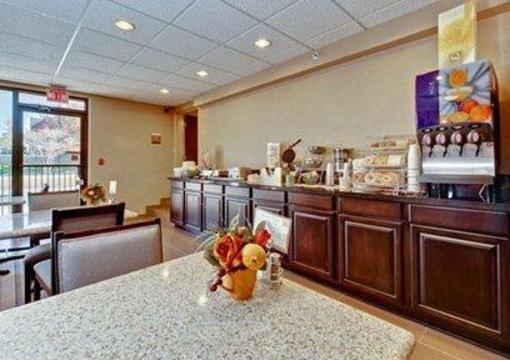фото отеля Quality Inn & Suites Matthews