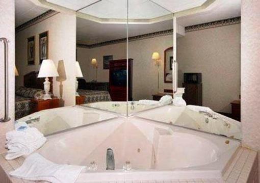 фото отеля Rodeway Inn & Suites Milwaukee