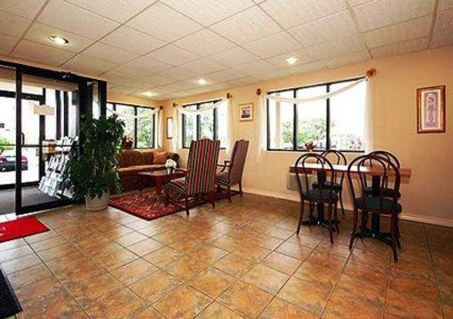 фото отеля Econo Lodge DeWitt