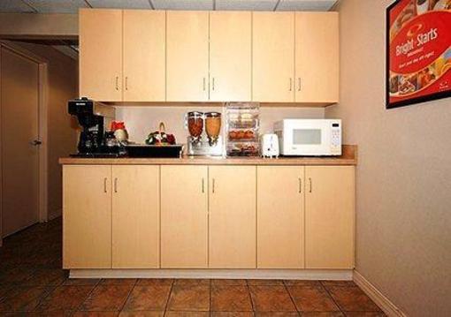 фото отеля Econo Lodge DeWitt