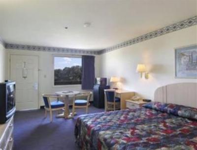 фото отеля Howard Johnson Express Inn San Antonio