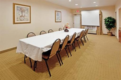 фото отеля Holiday Inn Express Hotel & Suites Camden (South Carolina)