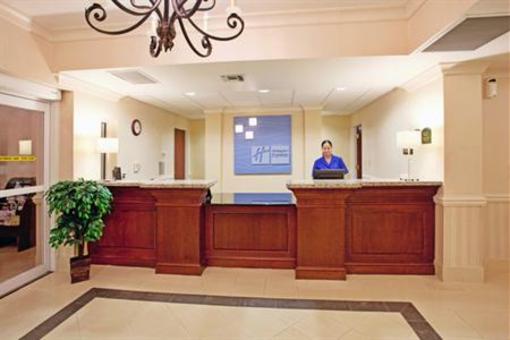 фото отеля Holiday Inn Express Hotel & Suites Camden (South Carolina)