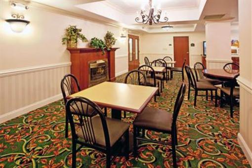 фото отеля Holiday Inn Express Hotel & Suites Camden (South Carolina)