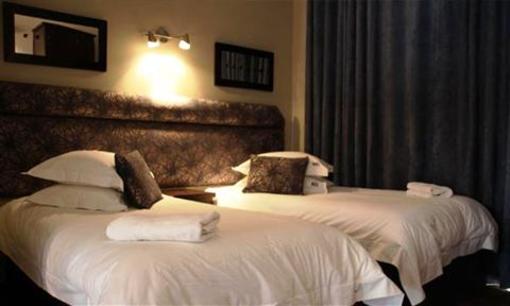 фото отеля Bains Game Lodge