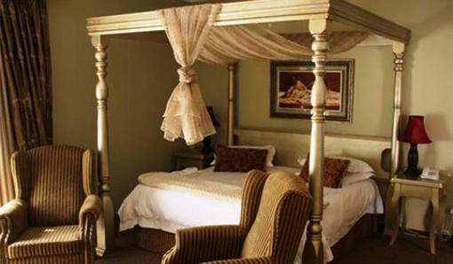 фото отеля Bains Game Lodge