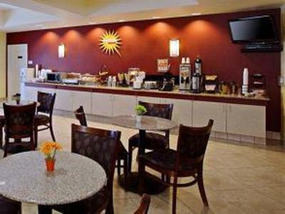 фото отеля La Quinta Inn & Suites Hawaiian Gardens