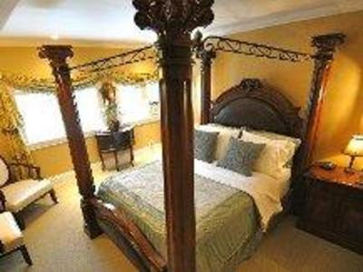 фото отеля Creighton Manor Inn