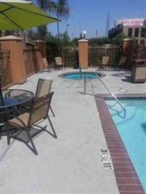 фото отеля Holiday Inn Express Hotel & Suites Fresno (River Park) Hwy 41