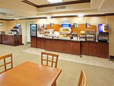 фото отеля Holiday Inn Express Hotel & Suites Fresno (River Park) Hwy 41