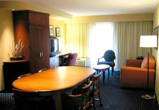 фото отеля Courtyard by Marriott Kansas City - Shawnee
