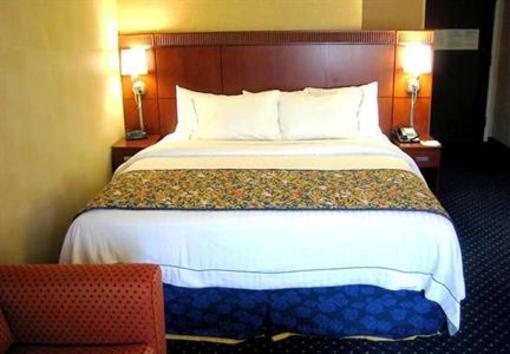 фото отеля Courtyard by Marriott Kansas City - Shawnee