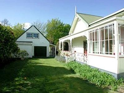 фото отеля Robertson House B&B