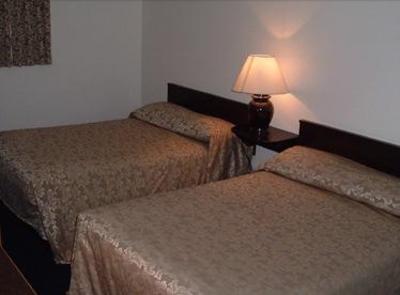 фото отеля 100 Mile Motel and RV Park