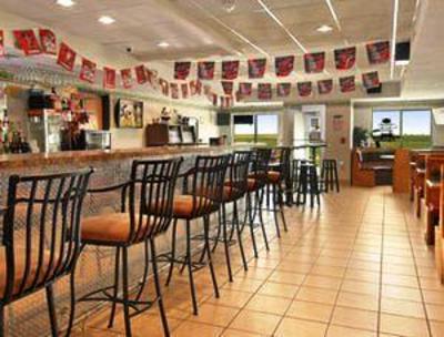 фото отеля Belmont Inn & Suites