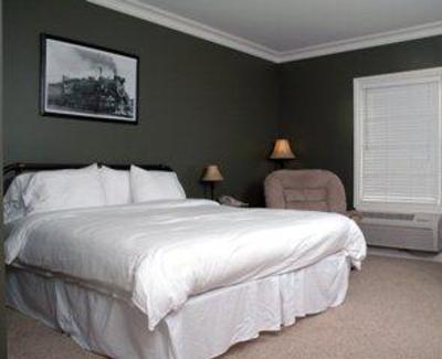фото отеля Depot Inn & Suites