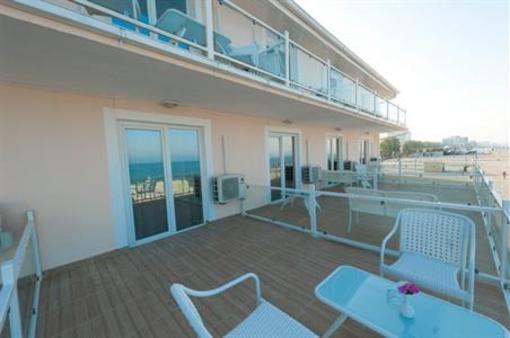 фото отеля Ten Hotel Victory Mamaia Beach