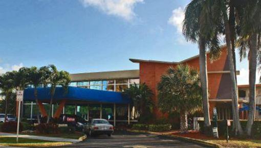 фото отеля Knights Inn Hallandale