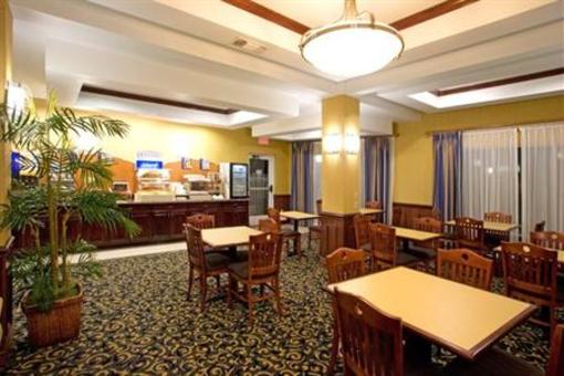 фото отеля Holiday Inn Express Hotel & Suites Falfurrias
