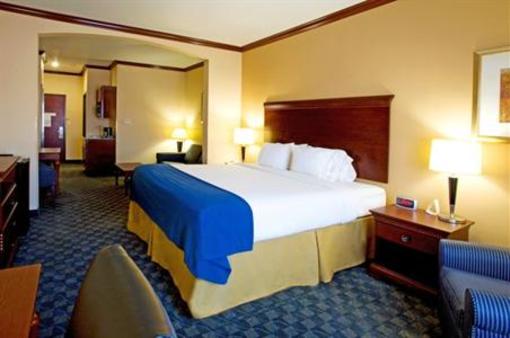 фото отеля Holiday Inn Express Hotel & Suites Falfurrias