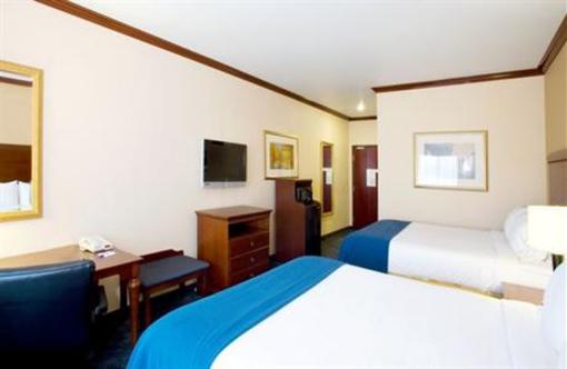 фото отеля Holiday Inn Express Hotel & Suites Falfurrias