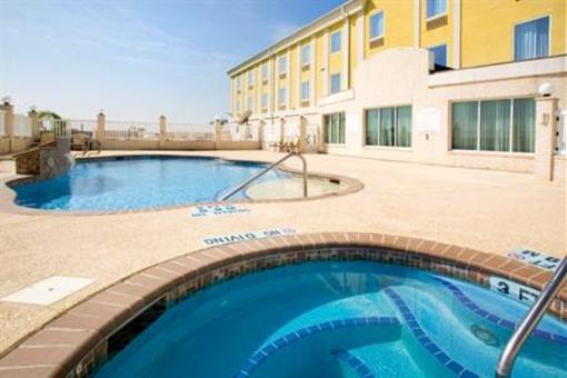 фото отеля Holiday Inn Express Hotel & Suites Falfurrias