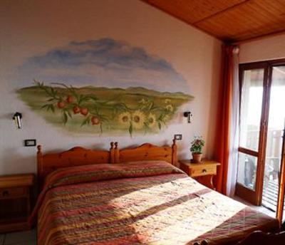 фото отеля Scuderia Castello Apartment Toscolano-Maderno