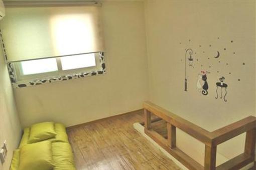 фото отеля Sinchon J-Guesthouse