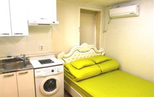 фото отеля Sinchon J-Guesthouse
