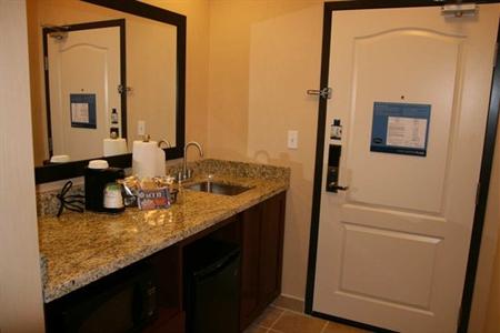 фото отеля Hampton Inn & Suites New Castle