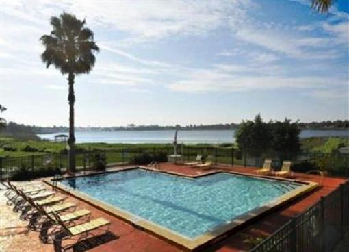 фото отеля Royal Celebration Inn on Lake Cecile
