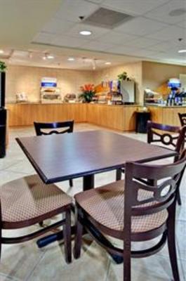 фото отеля Holiday Inn Express Las Vegas Nellis