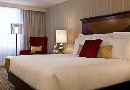 фото отеля Renaissance Chicago North Shore Hotel