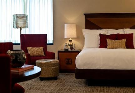 фото отеля Renaissance Chicago North Shore Hotel