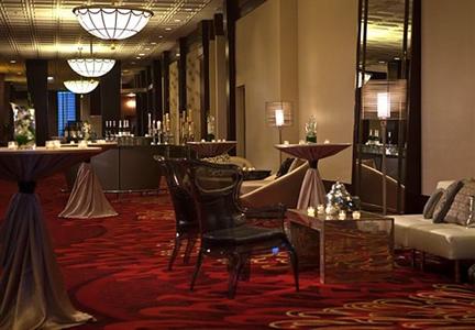 фото отеля Renaissance Chicago North Shore Hotel