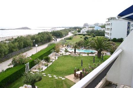 фото отеля Hotel De La Plage La Grande-Motte