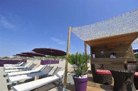 фото отеля Hotel De La Plage La Grande-Motte