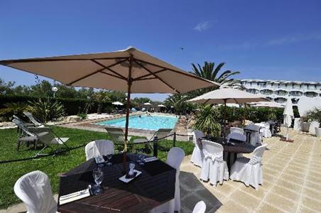 фото отеля Hotel De La Plage La Grande-Motte