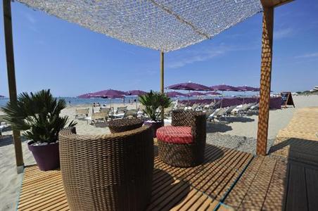 фото отеля Hotel De La Plage La Grande-Motte