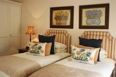 фото отеля Goble Palms Guest Lodge & Urban Retreat