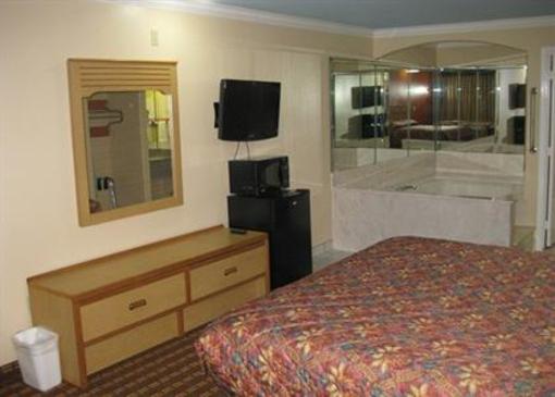 фото отеля Luxury Inn & Suites Liberty