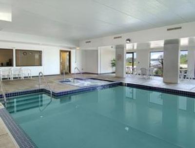 фото отеля Super 8 Motel Columbus (Wisconsin)