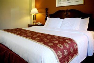 фото отеля Red Carpet Inn & Suites Plymouth