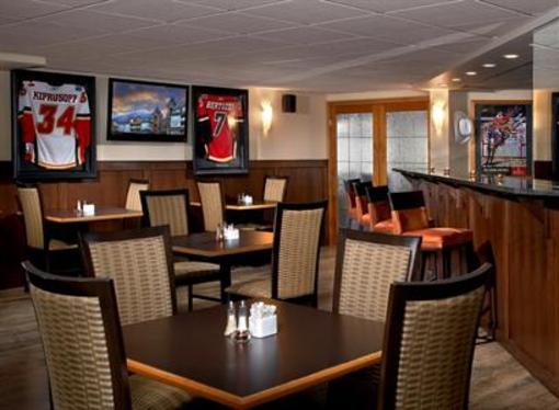 фото отеля Windtower Lodge & Suites Canmore