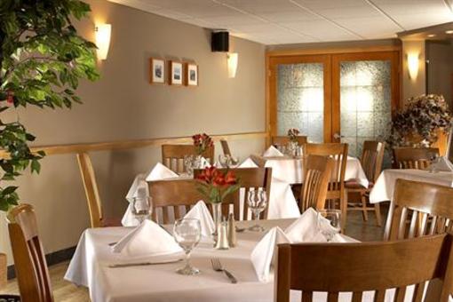 фото отеля Windtower Lodge & Suites Canmore
